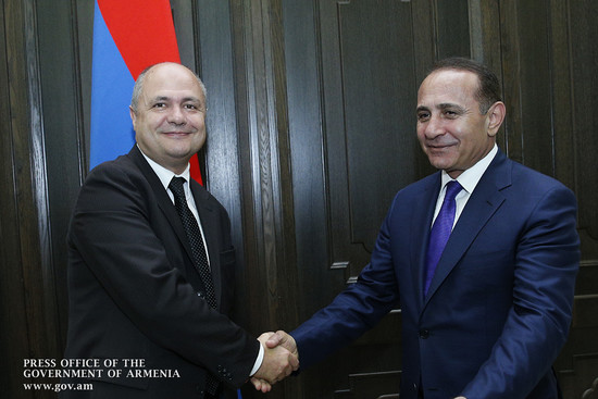 Վարչապետն ընդունել է Ֆրանսիայի ԱԺ սոցիալիստական խմբակցության նախագահի գլխավորած պատվիրակությանը
