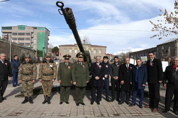 Փոխվարչապետ Մհեր Գրիգորյանը Սիսիանում մասնակցել է  Բանակի 28-րդ տարեդարձին նվիրված միջոցառումներին