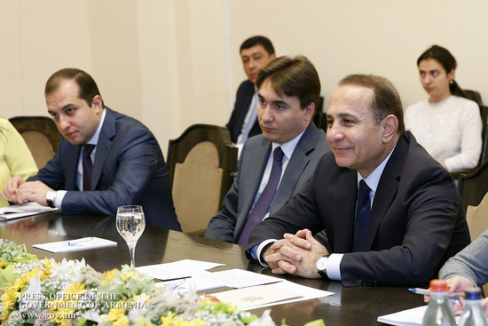 Հովիկ Աբրահամյանն ընդունել է բարոնուհի Քերոլայն Քոքսի գլխավորած պատվիրակությանը