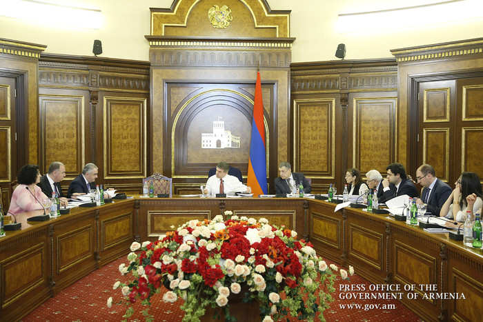 Կառավարությունում շարունակվել են գերատեսչությունների 2016 թ. գործունեության հաշվետվությունները