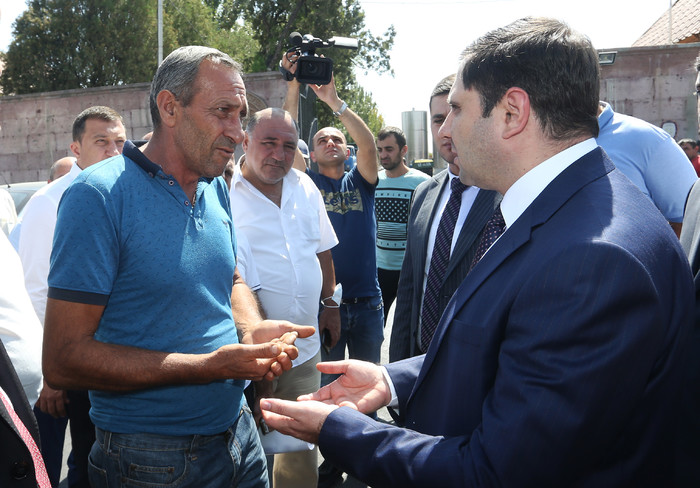 Փոխվարչապետ Սուրեն Պապիկյանն Արմավիրում ծանոթացել է խաղողի մթերման գործընթացին