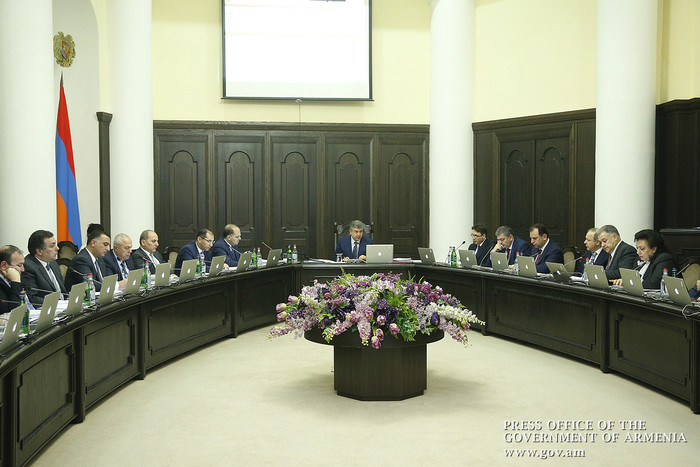 Վարչապետն առաջարկել է Ամանորին ընդառաջ խստացնել վերահսկողությունը գերիշխող ապրանքային շուկաներում