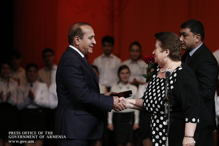Տեղի է ունեցել վարչապետի հովանու ներքո անցկացվող ասմունքի 8-րդ մրցույթ-փառատոնի եզրափակիչ գալա համեր