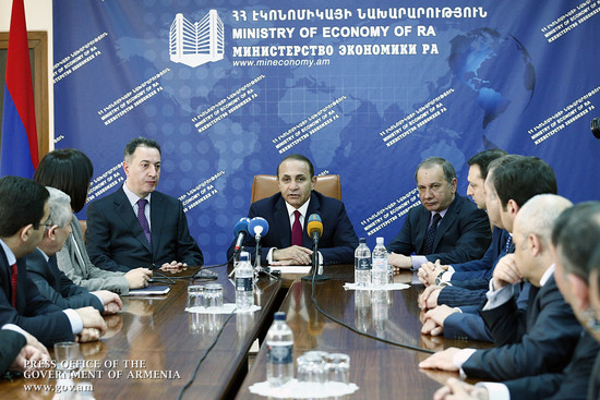 Հովիկ Աբրահամյանը ՀՀ էկոնոմիկայի նախարարության աշխատակազմին է ներկայացրել նորանշանակ նախարար Կարեն Ճ