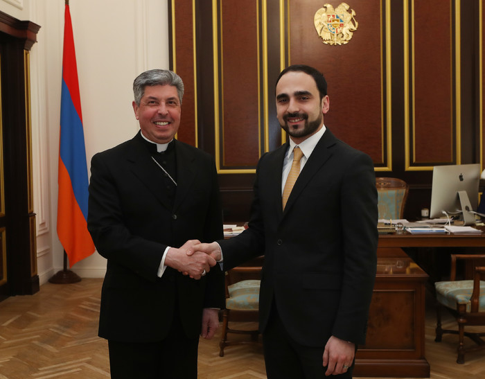 Փոխվարչապետ Տիգրան Ավինյանն ընդունել է Սուրբ Աթոռի առաքելական նվիրակին