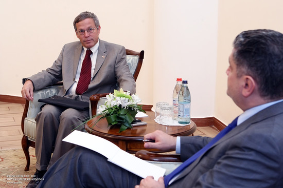 Վարչապետն ընդունել է Ջոն Հեֆերնին