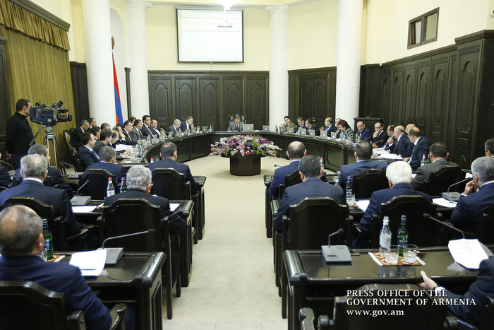 Վարչապետն առաջարկել է ՏՄՊՊՀ նախագահին առավել ուշադիր լինել տոնական օրերին ապրանքների գների արհեստակա