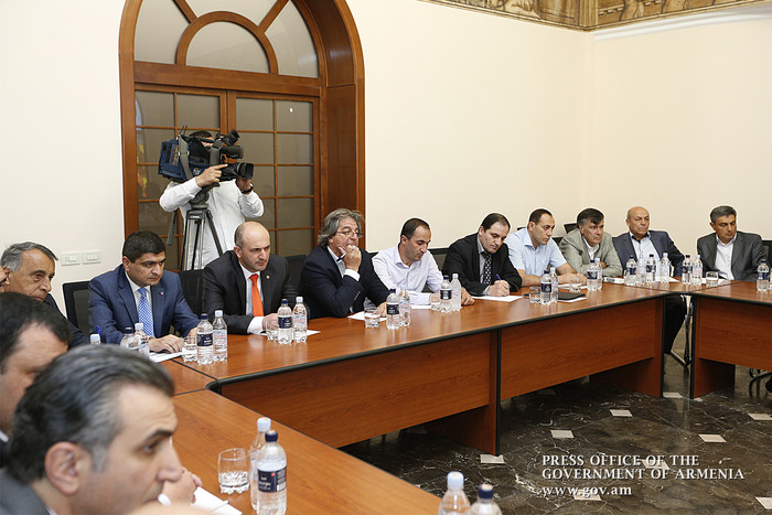 Վարչապետը գինեգործների հետ քննարկել է ոլորտի զարգացմանը վերաբերող հարցեր