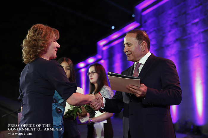 Ուսուցչի օրվա առթիվ վարչապետը պարգևատրել է լավագույն մանկավարժներին