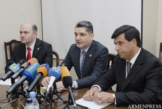 Վարչապետն աշխատակազմերին է ներկայացրել երկու նորանշանակ նախարարներին