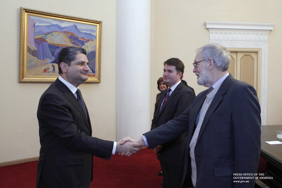 Վարչապետը պարգևատրել է ԽՍՀՄ ժողովրդական արտիստ Ռեգիմանտաս Ադոմայտիսին