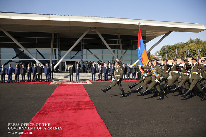 Պաշտոնական այցով Հայաստան է ժամանել Ռուսաստանի Դաշնության վարչապետ Դմիտրի Մեդվեդևը