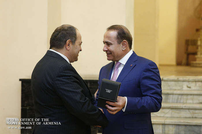 Վարչապետը շնորհավորել է ԶԼՄ-ների ներկայացուցիչներին Ամանորի և Սուրբ Ծնունդի առթիվ