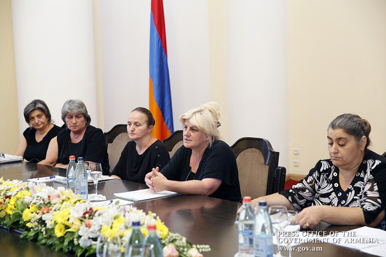 Վարչապետը հանդիպել է մահացած զինվորների ծնողներին