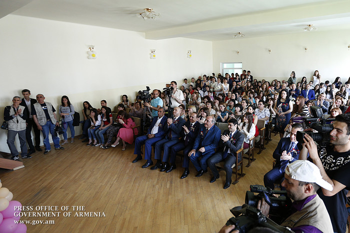 Վարչապետը թիվ 112 ավագ դպրոցում մասնակցել է «Վերջին զանգ» տոնական միջոցառմանը