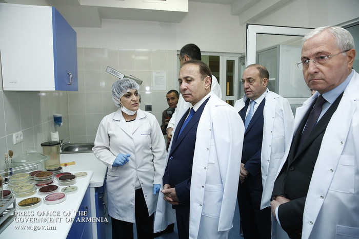 Վարչապետը ծանոթացել է «Հանրապետական անասնաբուժասանիտարական և բուսասանիտարական լաբորատոր ծառայություն