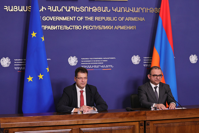 ԵՄ ճգնաժամային կառավարման հարցերով հանձնակատարի հետ քննարկվել են ԼՂ-ից բռնի տեղահանված մեր հայրենակի