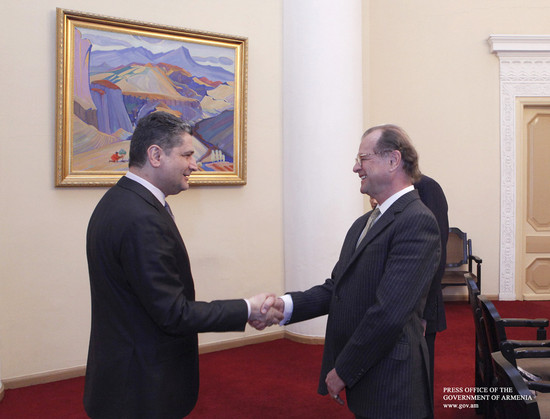 Վարչապետն ընդունել է Օլիվյե դե Կամպին