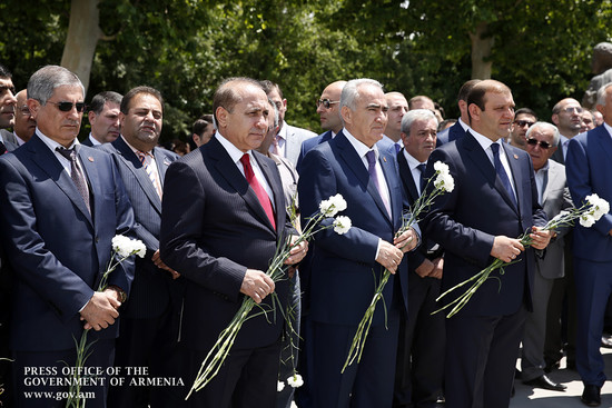 Վարչապետը հարգանքի տուրք է մատուցել Անդրանիկ Մարգարյանի հիշատակին