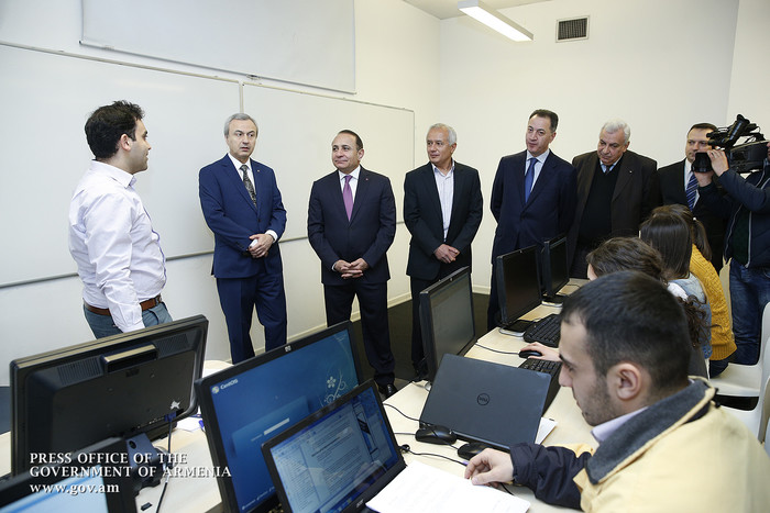 Վարչապետն այցելել է «Սինոփսիս Արմենիա» ընկերություն
