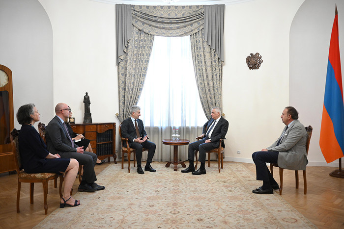 Փոխվարչապետ Մհեր Գրիգորյանն ընդունել է ԵՆԲ պատվիրակությանը