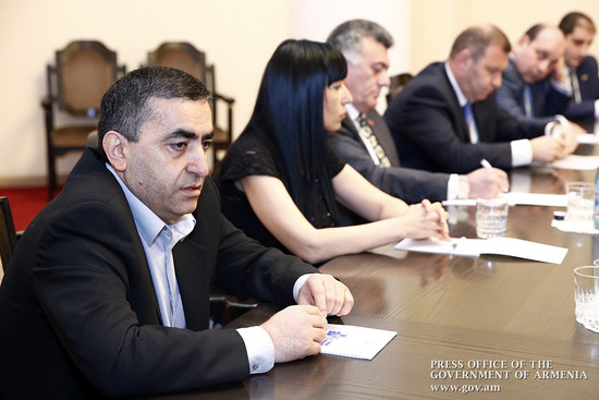 Վարչապետն ԱԺ խմբակցությունների ներկայացուցիչների հետ քննարկել է կենսաթոշակային բարեփոխումների շուրջ 