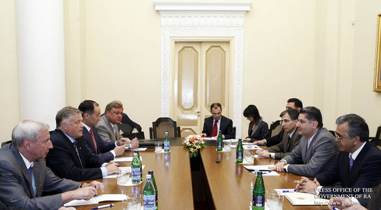 Վարչապետն ընդունել է «Ռուսական երկաթուղիներ» ԲԲԸ նախագահ Վլադիմիր Յակունինին