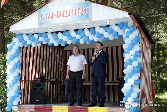 Վարչապետն այցելել է Հանքավանի «Լուսաբաց» ճամբարում հանգստացող երեխաներին