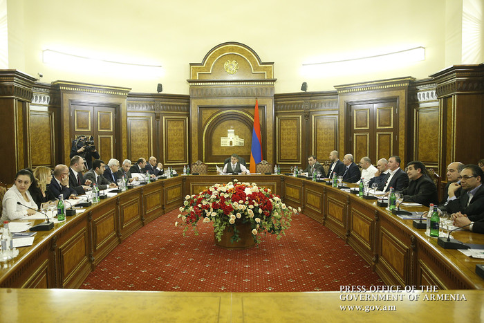 Վարչապետը հանդիպել է 6 մարզից 11 ներդրումային ծրագիր ներկայացրած գործարարների հետ