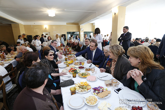 Վարչապետն այցելել է Նորքի տուն-ինտերնատ