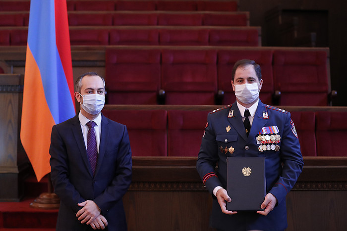 ՀՀ վարչապետի շնորհակալագրերով են խրախուսվել 100-ից ավելի բուժաշխատողներ և պետական կառավարման համակար