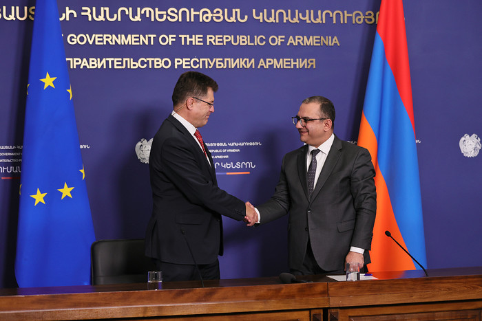 ԵՄ ճգնաժամային կառավարման հարցերով հանձնակատարի հետ քննարկվել են ԼՂ-ից բռնի տեղահանված մեր հայրենակի