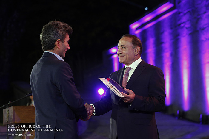 Ուսուցչի օրվա առթիվ վարչապետը պարգևատրել է լավագույն մանկավարժներին