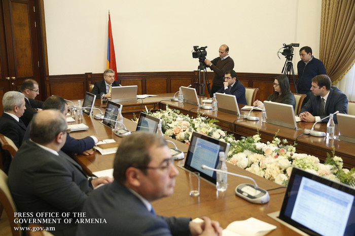 «Պետք է հանրությանը զեկուցել, որ 2017 թ. պետական բյուջեն գերակատարվել է». Վարչապետն այցելել է ֆինանս