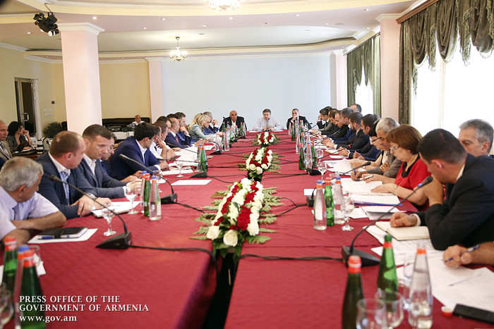 Պետք է խնդիրները կարգավորել՝ գտնելով նաև ոչ ստանդարտ լուծումներ. Կարեն Կարապետյանը Սյունիքի մարզում