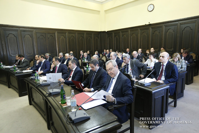 Վարչապետն առաջարկել է ՏՄՊՊՀ նախագահին առավել ուշադիր լինել տոնական օրերին ապրանքների գների արհեստակա