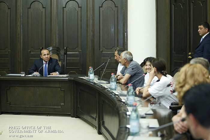 Վարչապետն ընդունել է «Նաիրիտ» գործարանի մի խումբ աշխատակիցների
