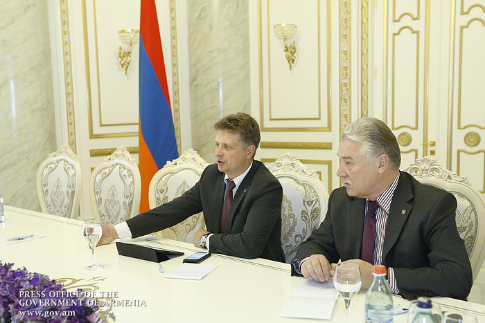 Կառավարությունում քննարկվել են ավիացիայի ոլորտում հայ-ռուսական համագործակցությանը վերաբերող հարցեր