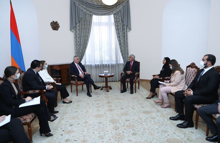 Փոխվարչապետ Մհեր Գրիգորյանն ընդունել է  ԱՄԷ վերահսկիչ պալատի նախագահին