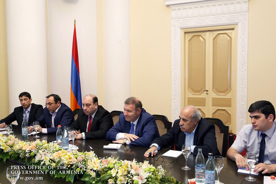 Վարչապետն ԱԺ պատգամավորների հետ քննարկել է «Կուտակային կենսաթոշակների մասին» ՀՀ օրենքի փոփոխությունն