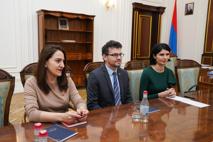Փոխվարչապետ Խաչատրյանն ընդունել է Միացյալ Թագավորության դեսպանին
