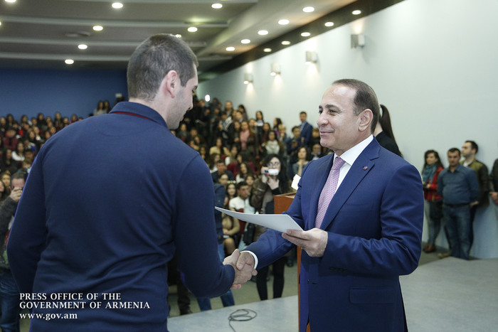Վարչապետ. «Կառավարությունը շարունակելու է աջակցել ուսանողների ուսման վարձի փոխհատուցման ծրագրի իրակա