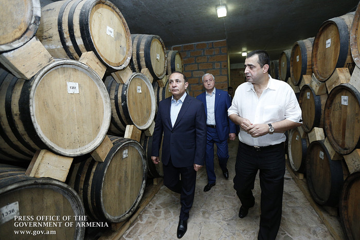 Երկրի վարչապետը մարզերում խորհրդակցություններ է անցկացնում խաղողի մթերման վերաբերյալ