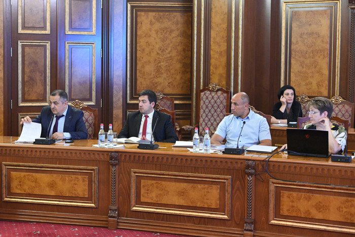 Արայիկ Հարությունյանի գլխավորությամբ քննարկվել է Արթուր Աբրահամի անվան մարզահամալիրի կառուցման հետ կ