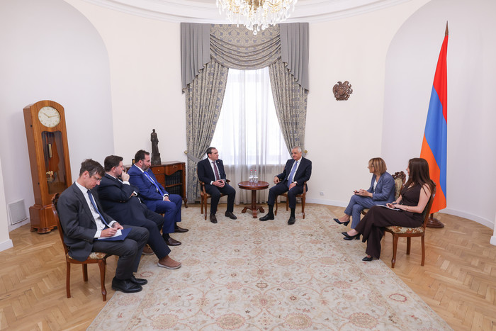 Փոխվարչապետ Մհեր Գրիգորյանն ընդունել է Խաղաղության առաքելությունների հարցերով ԱՄՆ հատուկ բանագնացի ա