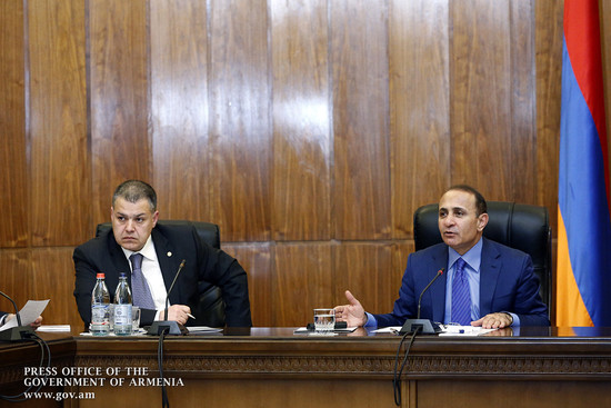 Վարչապետն ընդունել է Ֆիրդուսի թաղամասի բնակիչներին