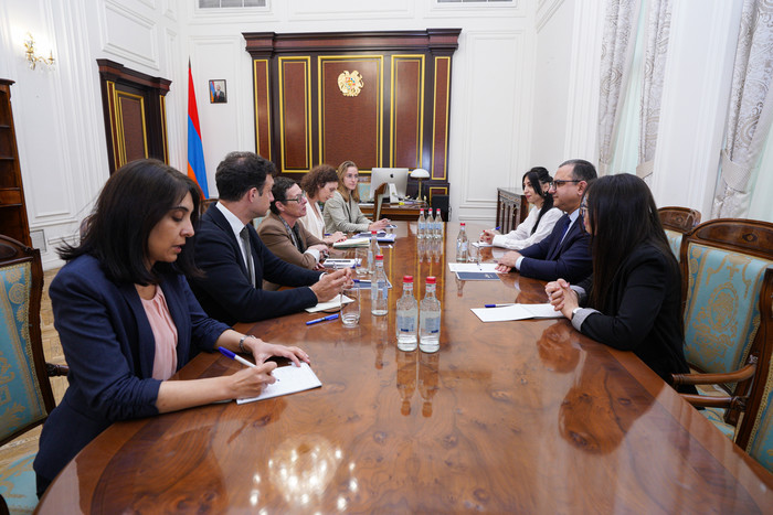 Փոխվարչապետ Խաչատրյանը հյուրընկալել է Ֆրանսիայի դեսպանին եւ Զարգացման ֆրանսիական գործակալության ներկ