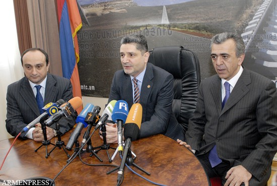 Վարչապետն աշխատակազմերին է ներկայացրել երկու նորանշանակ նախարարներին