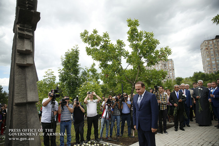 Վարչապետը ներկա է գտնվել ապրիլյան պատերազմում զոհված հերոսների հիշատակին նվիրված հուշակոթողի բացմանը