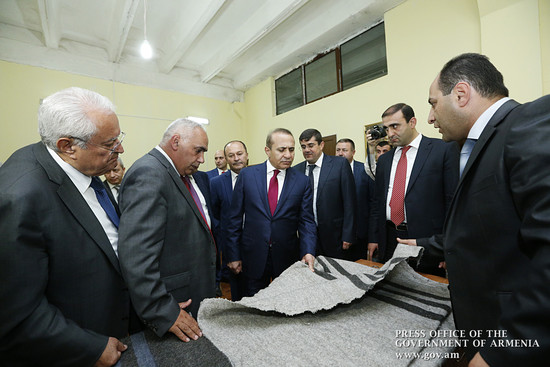 Հովիկ Աբրահամյանն այցելել է Լեռնային Ղարաբաղում գործող ձեռնարկություններ